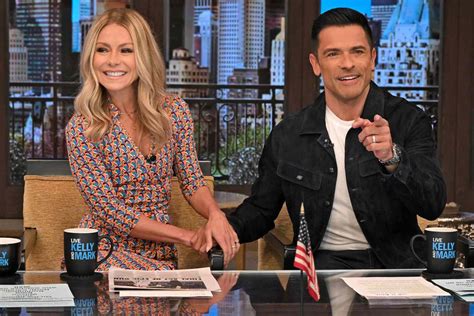 kelly rippa nude|Kelly Ripa shares nude selfie with husband Mark Consuelos